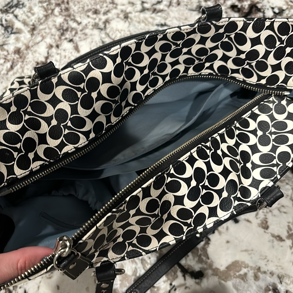 Coach Dipper Bag - Picture 6 of 9